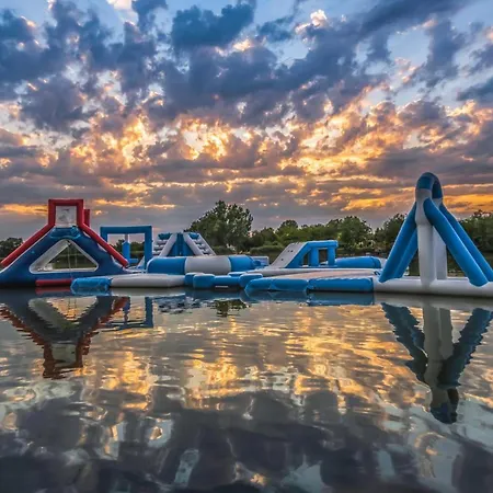 Blue House Kek Haz Ueduelo Dunapataj