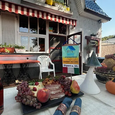 Blue House Kek Haz Ueduelo Dunapataj