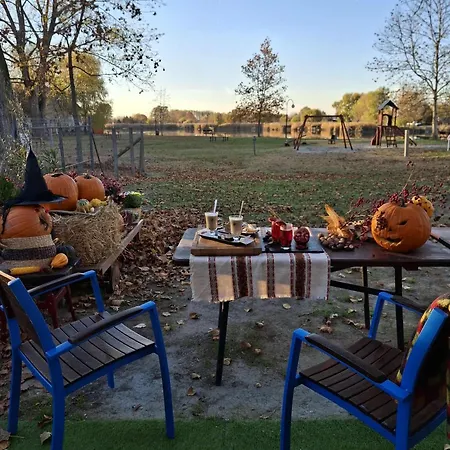 Blue House Kek Haz Ueduelo Dunapataj