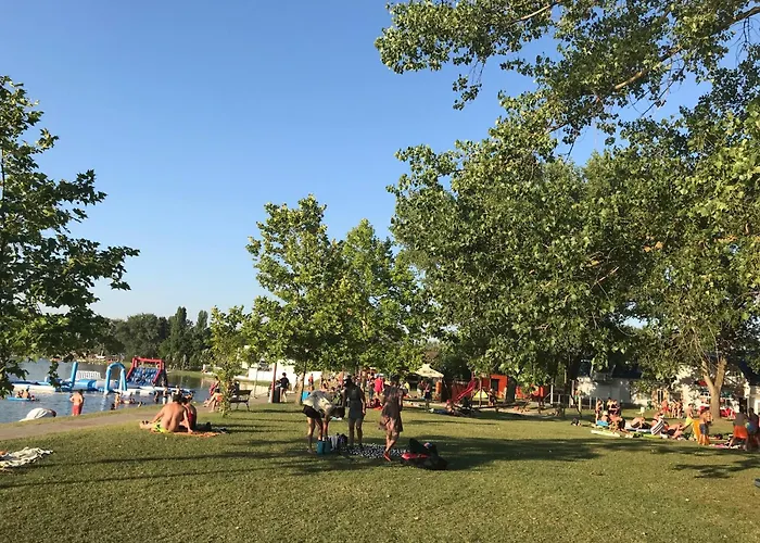 Blue House Kek Haz Ueduelo 度假居 *