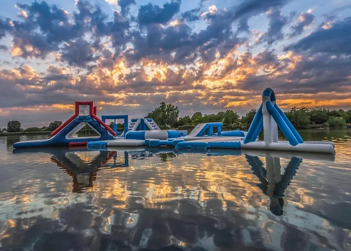 Blue House Kek Haz Ueduelo 杜瑙保陶伊