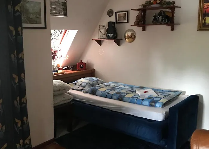 Blue House Kek Haz Ueduelo * 杜瑙保陶伊