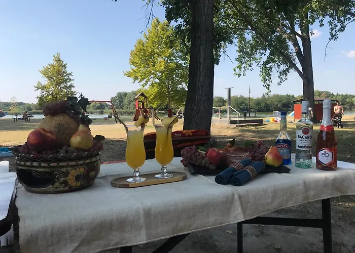 Blue House Kek Haz Ueduelo 度假居 杜瑙保陶伊