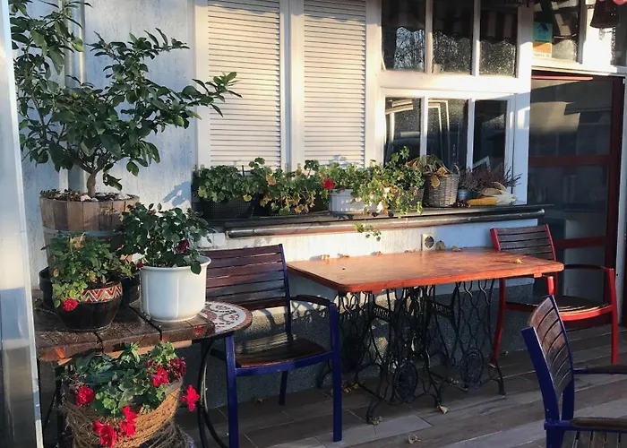 Blue House Kek Haz Ueduelo 度假居 *