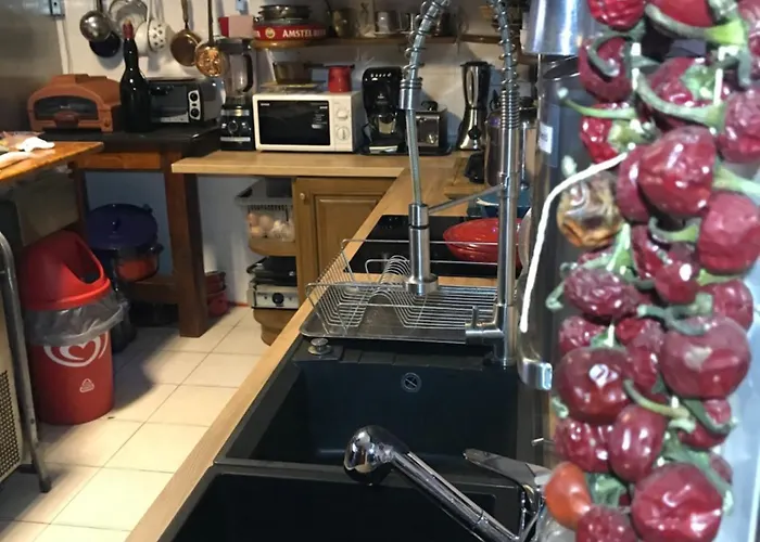 Blue House Kek Haz Ueduelo 度假居 *