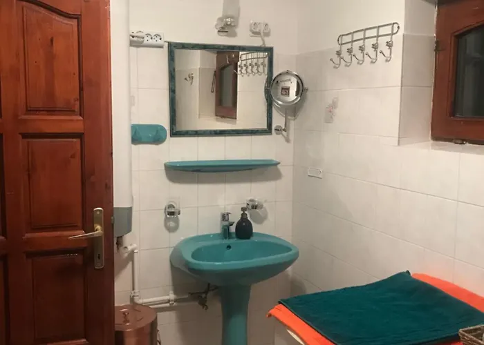 Blue House Kek Haz Ueduelo 杜瑙保陶伊